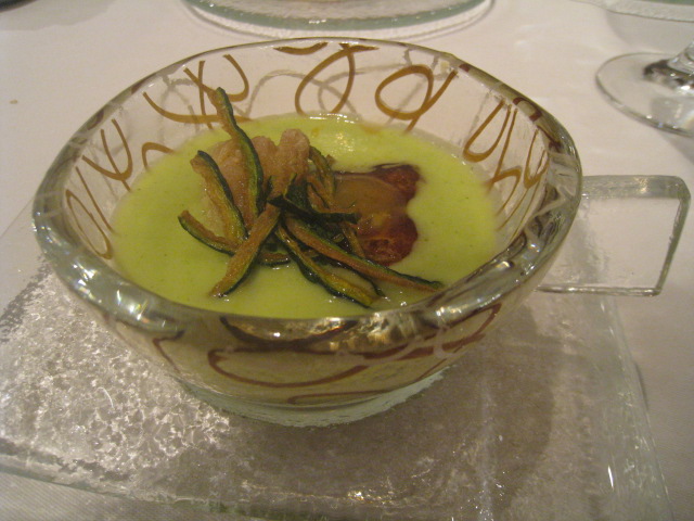 ソプラーノ　ズッキーニのポタージュとフォアグラ、リードボー　和歌山産三宝のソース