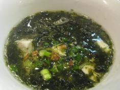 日本人がカンボジアで好きになる、豆腐と海苔のスープ「ソムロー・チャーチャイ」　アップ