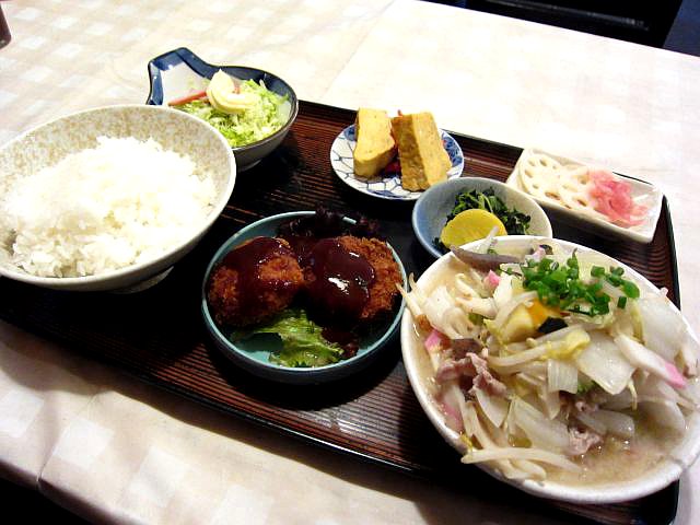 豚汁（中）定食　５５０円