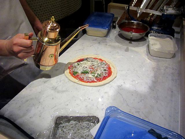 高木さんのピザ作り２