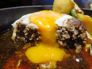 洋食Matsushita ハンバーグステーキ断面