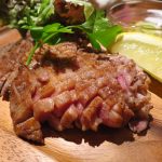 阪急東中通商店街『肉ガレージ』燻製料理が堪能できる肉バルがオープンしました。