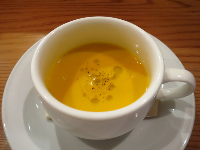 カヴァタッピ サンジュー(Cavatappi30) かぼちゃの味噌スープ