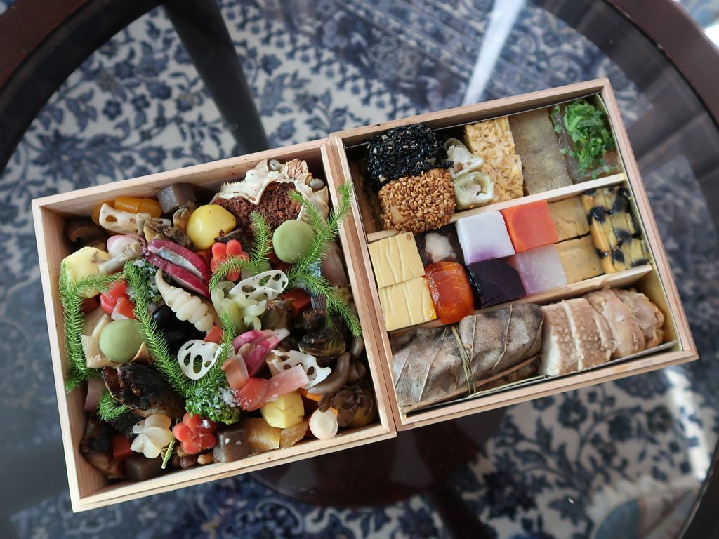 心根 紅紅火火 片山君の和のおせちと中川君の中華おせちで大満足 プーさんの満腹日記 大阪 高槻 茨木 吹田 豊中 箕面 のランチ ディナー情報更新中