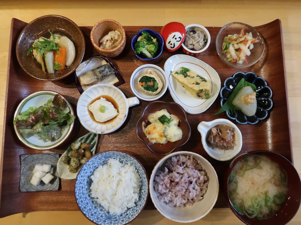 芦屋市 まめ桜 月ごとに旬の食材を使ったまめ皿におばんざいが15種の日々彩菜ごはんはウルトラメチャ旨い プーさんの満腹日記 大阪 高槻 茨木 吹田 豊中 箕面 のランチ ディナー情報更新中