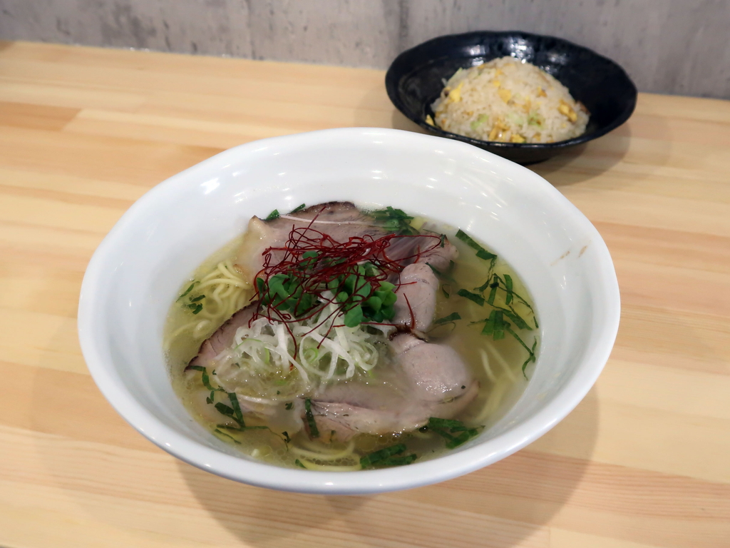 高槻市 麺屋 山うち らーめん 鱗出身の方の美味しい塩ラーメンのお店がオープン プーさんの満腹日記 大阪 高槻 茨木 吹田 豊中 箕面 のランチ ディナー情報更新中