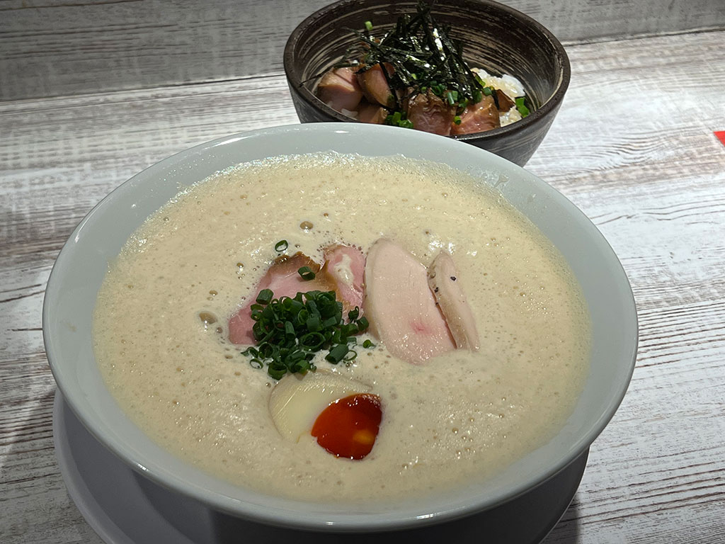 上新庄 ラーメン家 あかぎ クリーミーな泡系鶏白湯ラーメンは超ウルトラメチャ旨い プーさんの満腹日記 大阪 高槻 茨木 吹田 豊中 箕面 のランチ ディナー情報更新中