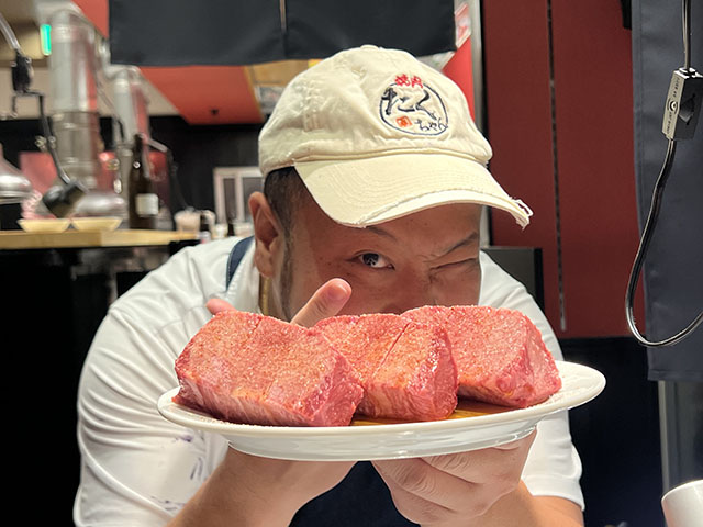 三宮『焼肉たくちゃん アッパーイースト 』やっぱりここの10cmの極厚