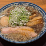 高槻市『麺屋 八海山』ここの煮干そばは中毒性がありますね〜〜